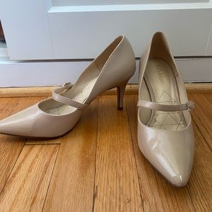 Kelly & Katie beige heels, size 8.5